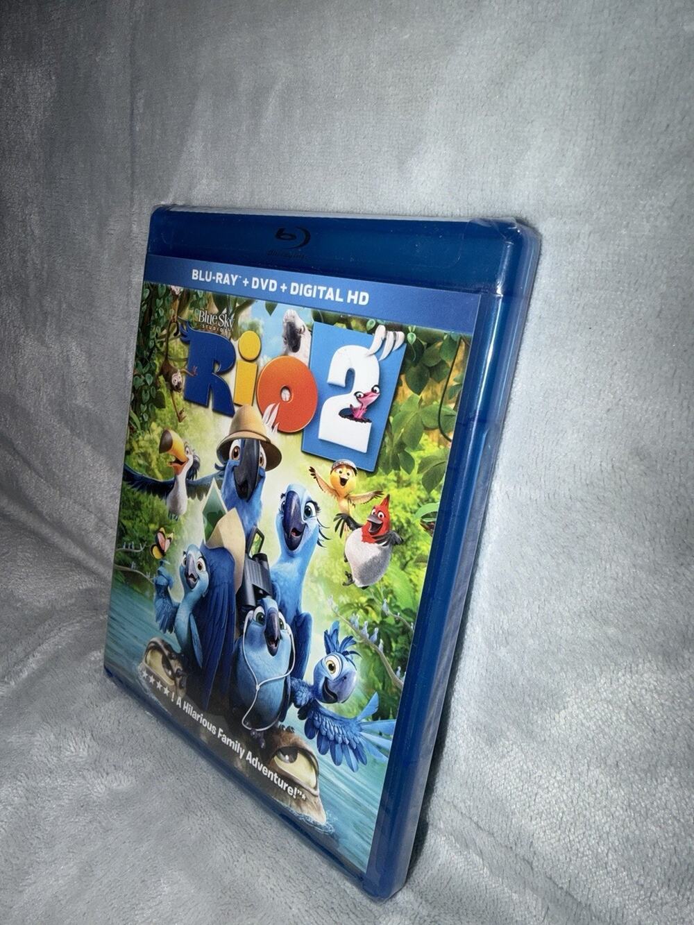 Rio 2 (Blu-Ray/DVD/Digital, 2014) Jesse Eisenberg Anne Hathaway SEALED SEE PICS!